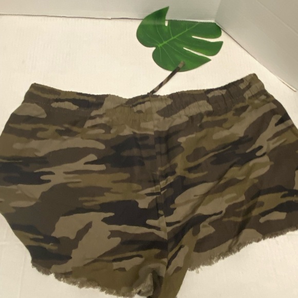 EXPRESS Camo Linen Drawstring Shorts - Picture 3 of 7
